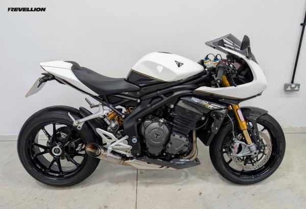 Triumph Speed Triple 1200 1200 RR Naked Petrol Manual X-ring Euro 5 (179 ps)