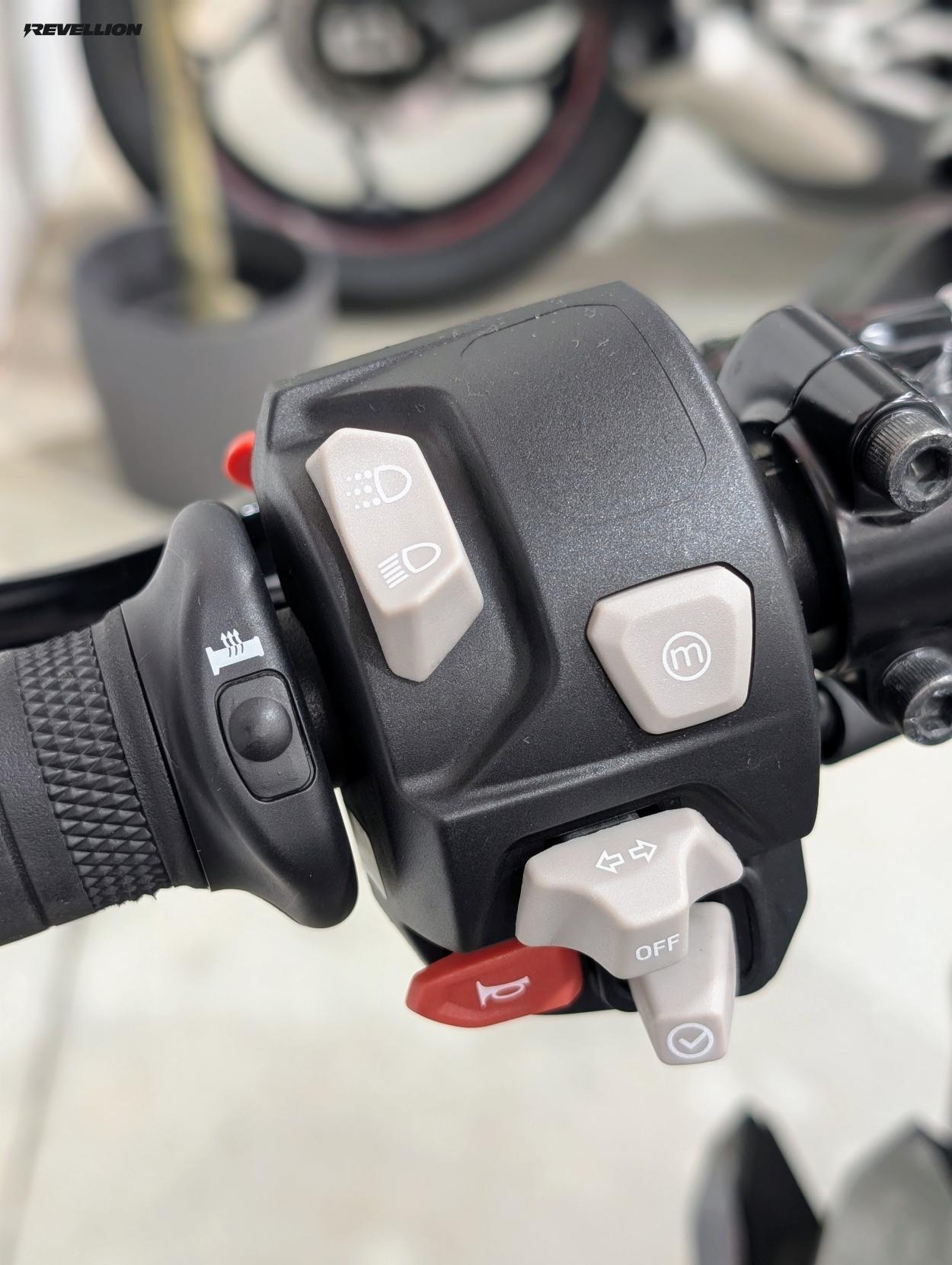 Triumph Street Triple 765 765 RS Naked Petrol Manual X-ring Euro 5 (131 ps)