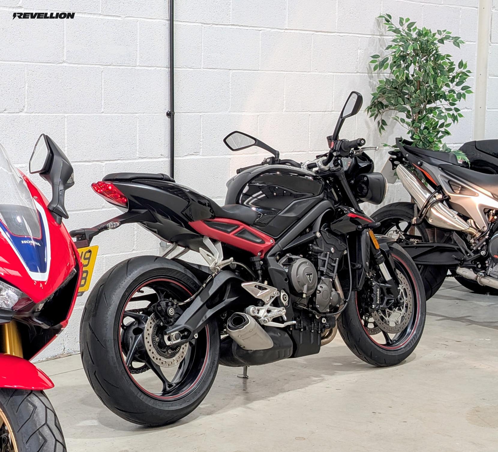 Triumph Street Triple 765 765 RR Low Naked Petrol Manual O-ring Euro 4 (118 ps)