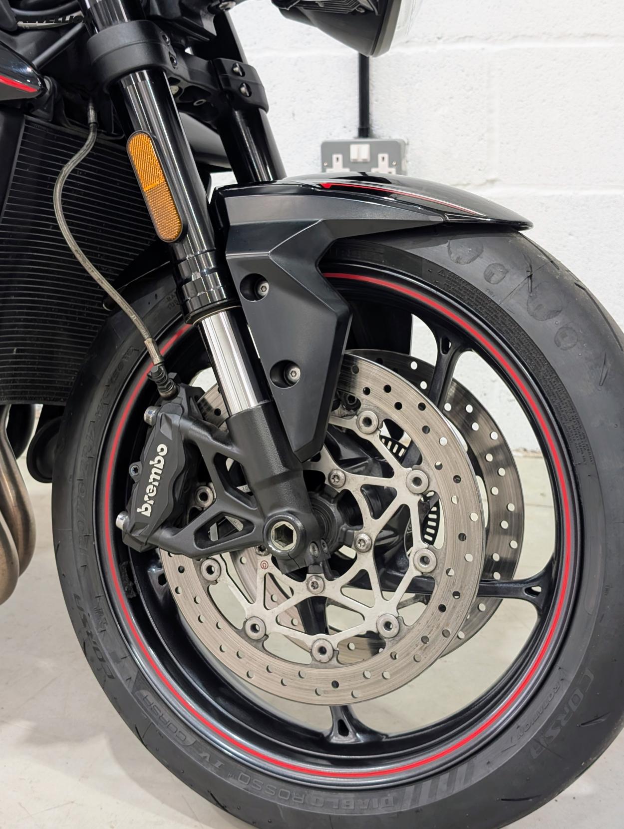Triumph Street Triple 765 765 RR Low Naked Petrol Manual O-ring Euro 4 (118 ps)