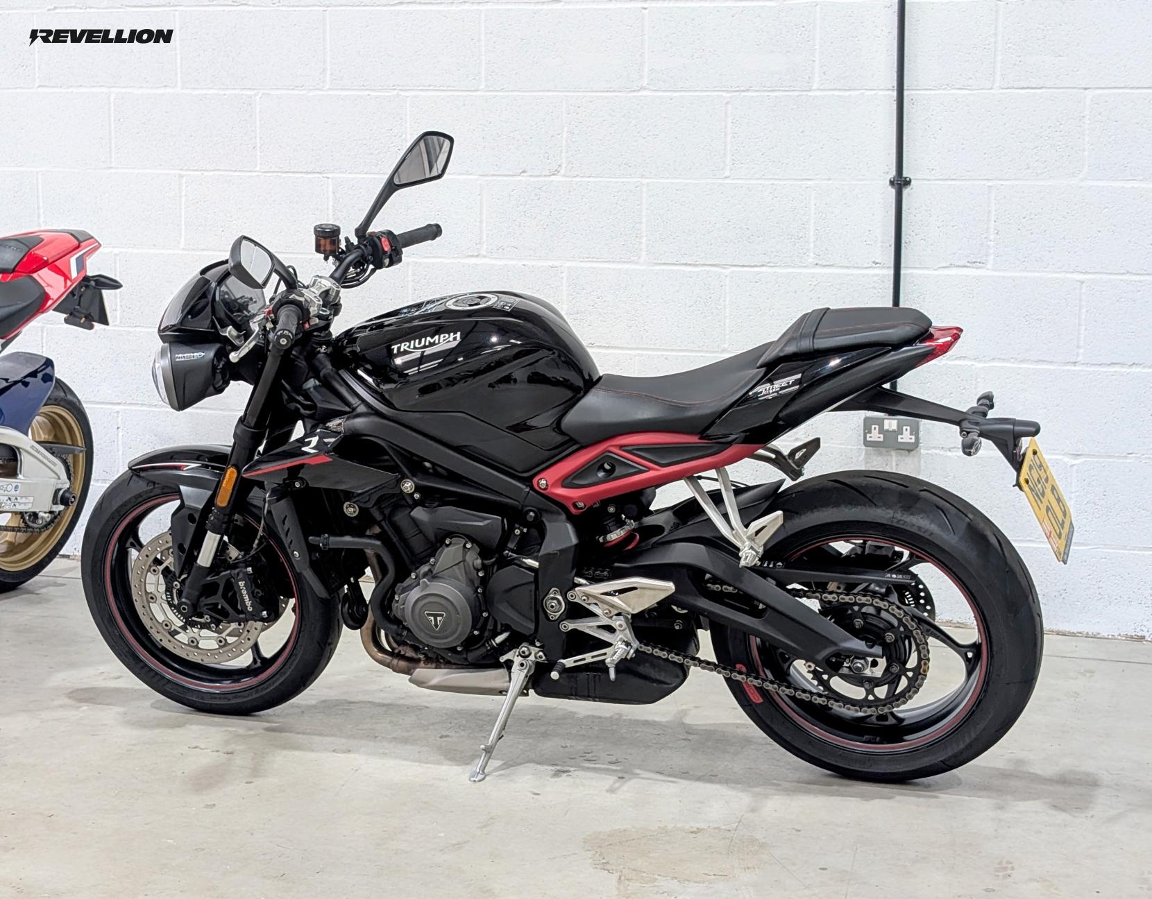 Triumph Street Triple 765 765 RR Low Naked Petrol Manual O-ring Euro 4 (118 ps)
